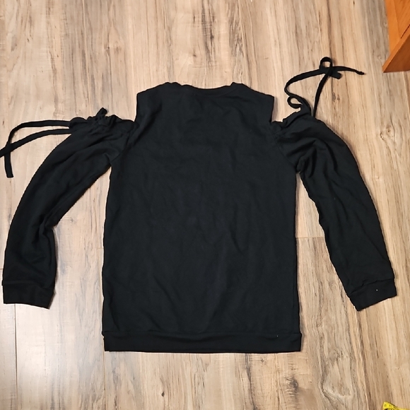 Zara Trafaluc Black Open Shoulder Sweatshirt with Tie Accents - Picture 8 of 10